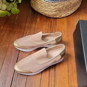 DKNY Womens 6  Slip-On Sneakers in Gold and Cream